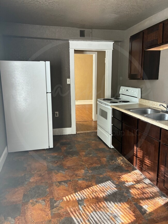 Building Photo - 1115 E 41st St