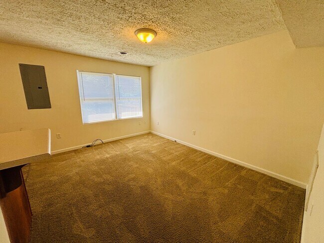 Building Photo - 615 Green St