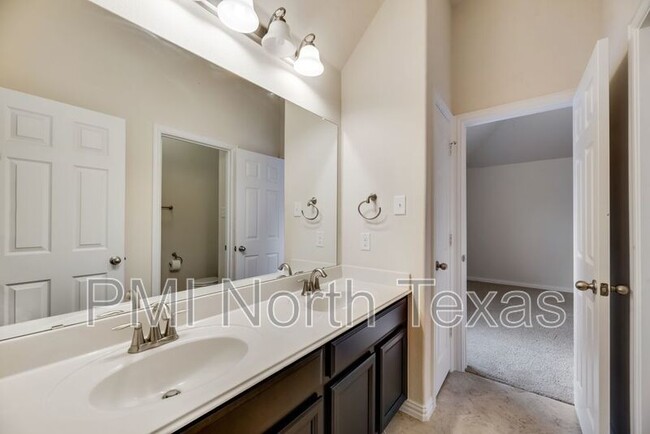 Building Photo - 415 San Marcos Dr