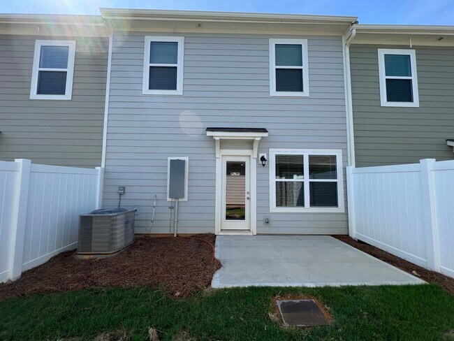 Building Photo - 208 Sagecroft Ln