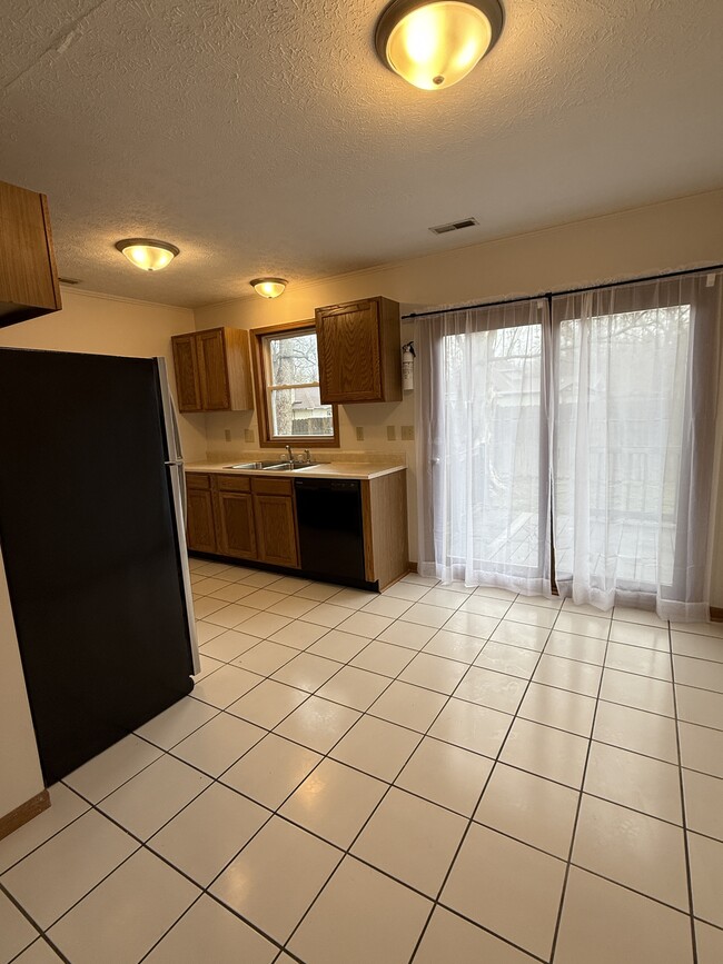 Building Photo - 25 W Collins St