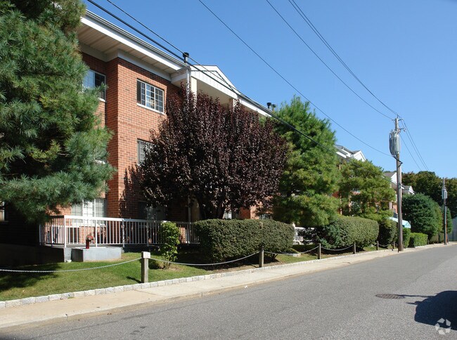 Building Photo - Elide Tuckahoe Terrace