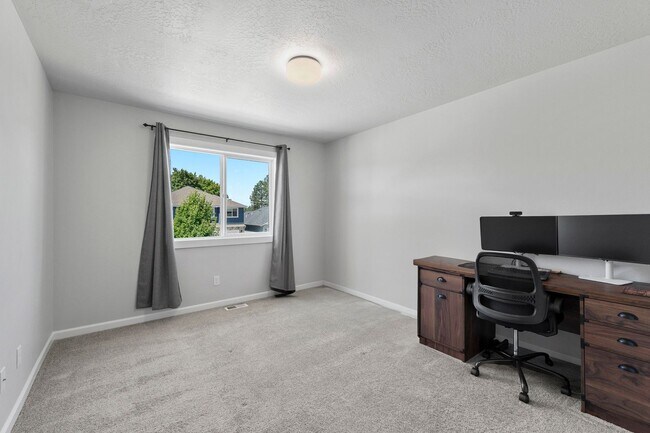 Building Photo - Spokane Valley Two-story - Available Now!
