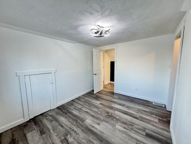 Building Photo - 4364 Ave F