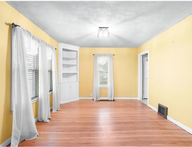 Building Photo - 119 Lincoln Ave