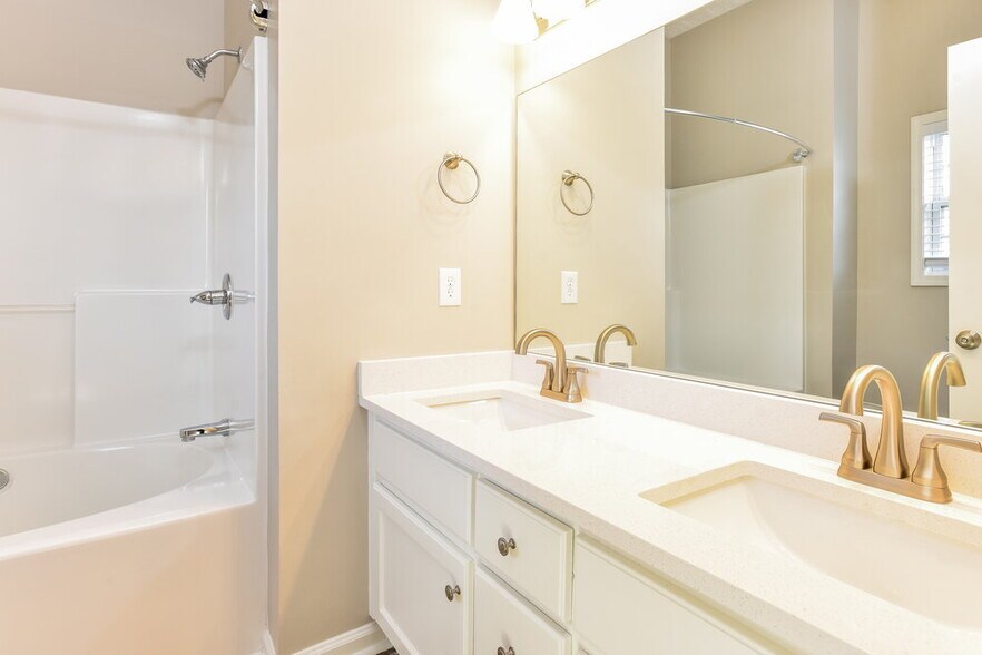 Building Photo - 3415 Westbrook Dr