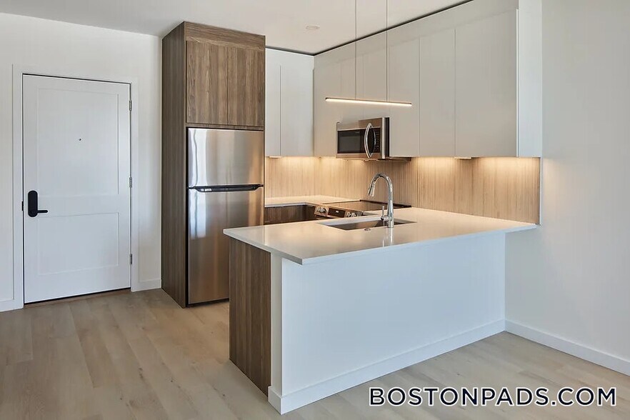 Building Photo - 87 Oxford St