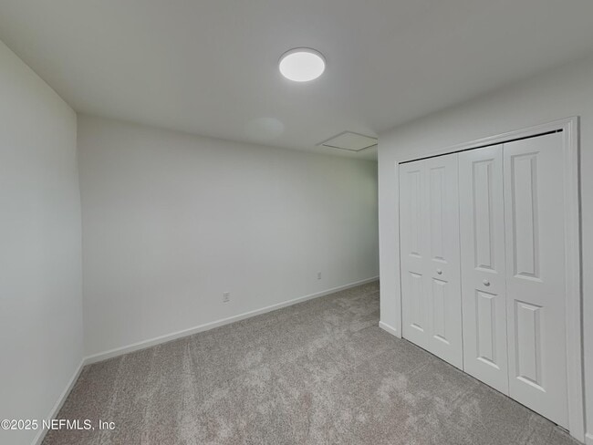 Building Photo - 590 Holly Lks Dr