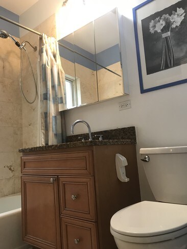 1 floor bathroom - 4545 Lawndale Ave