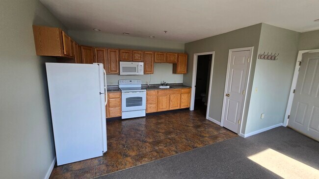 Building Photo - 30 S Main St