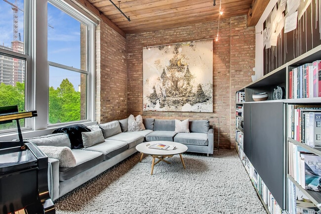 Building Photo - 1327 W Washington Blvd