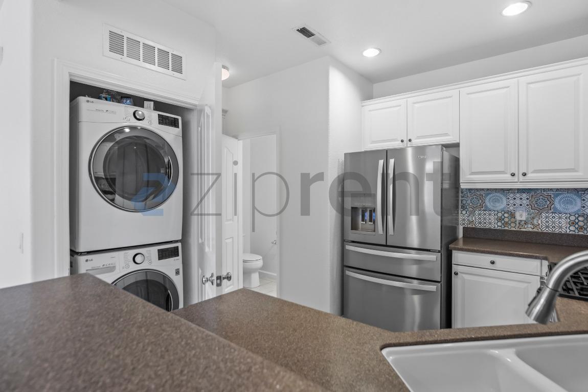 Building Photo - Unit