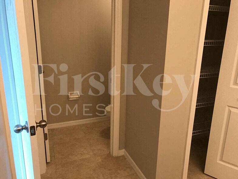 Building Photo - 2325 NW 34th Ave