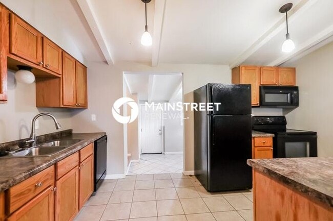 Building Photo - 2 Bedroom Pet-Friendly Home in Independence, MO with Main Street Renewal