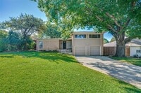 Building Photo - 815 Downing Dr