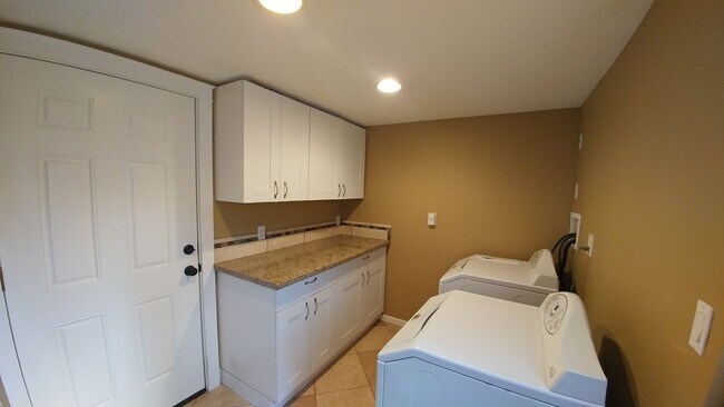 Building Photo - O&#39;Neill 7551