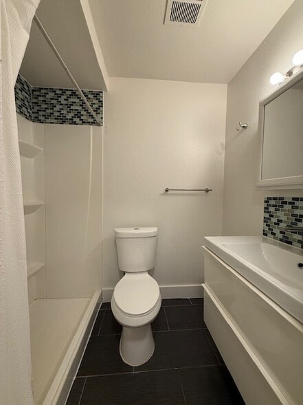 bedroom 2 private bathroom - 6555 SW Terri Ct