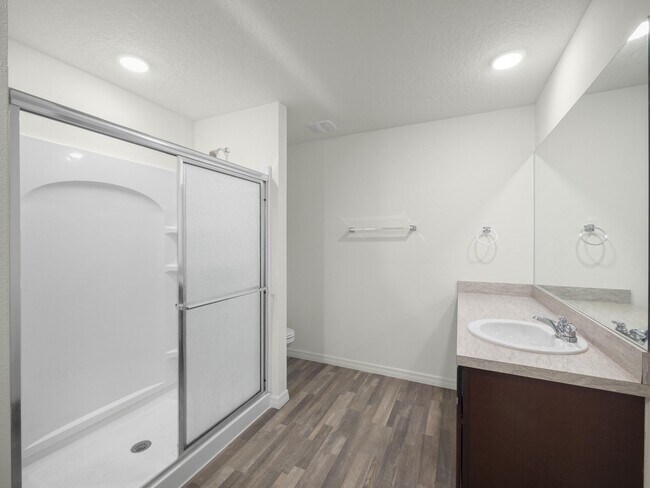 Building Photo - 544 SE Whitmore Dr