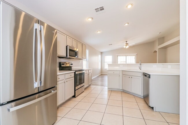 Building Photo - 7311 W Cordes Rd