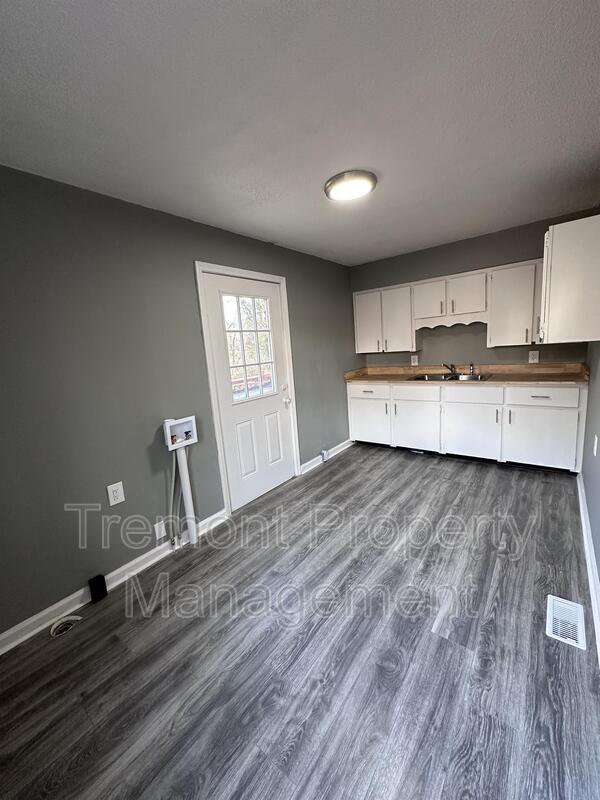 Building Photo - 4008 Lightfoot Mill Rd