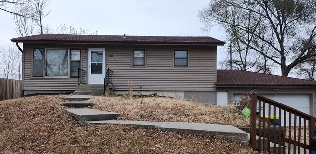 Primary Photo - AVAILABLE NOW! Liberty Home 3 Bed 2 Bath 2...