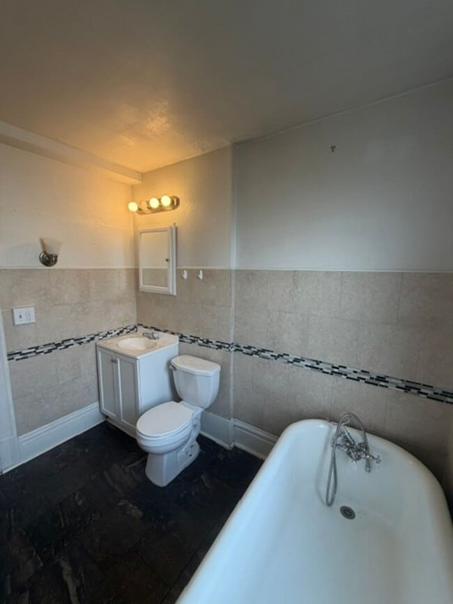 Building Photo - 75 Craighead St