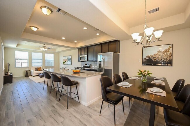 Building Photo - 8231 Hawthorn Vly Ln