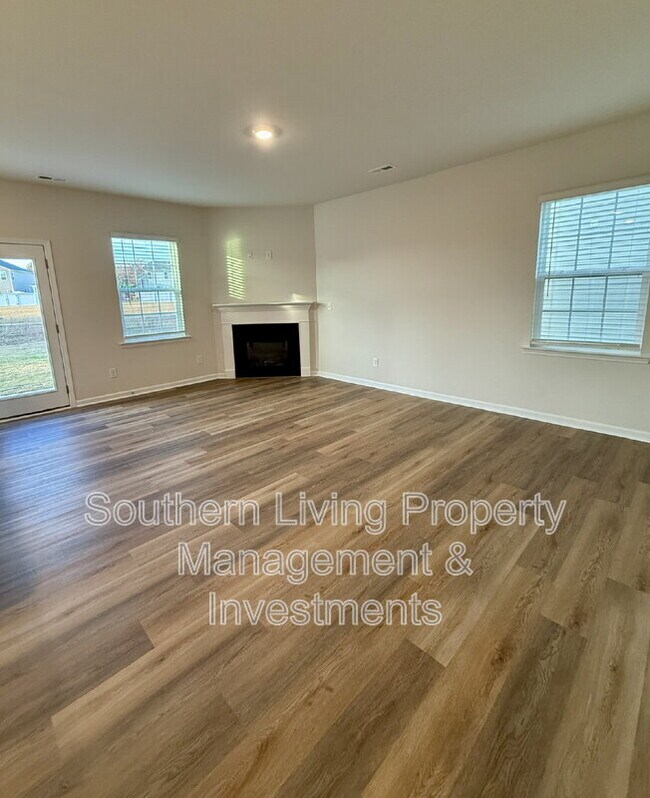 Building Photo - 1413 Secrest Cmns Dr