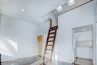 Building Photo - Lovely Lofted H Street Condo + Parking!