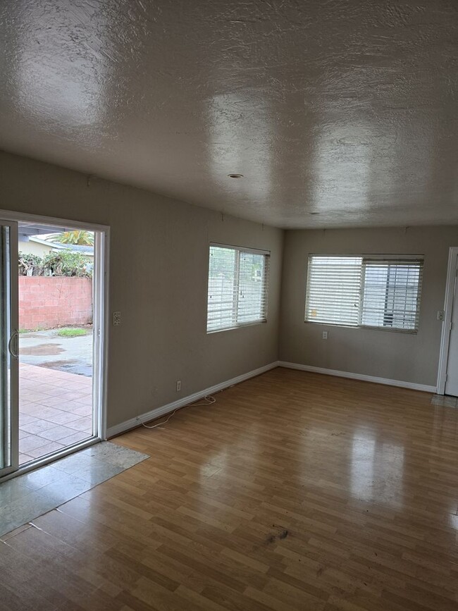 Building Photo - Spacious Rental In Garden Grove