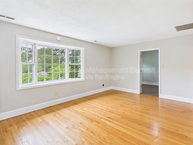 Building Photo - 1036 Albemarle Ave