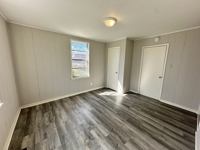 Building Photo - 1126 Escambia St