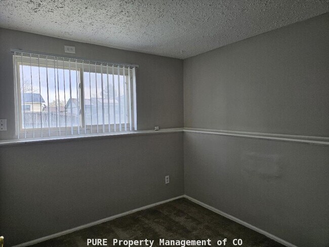 Building Photo - Tri-level home with central air and 1-car garage