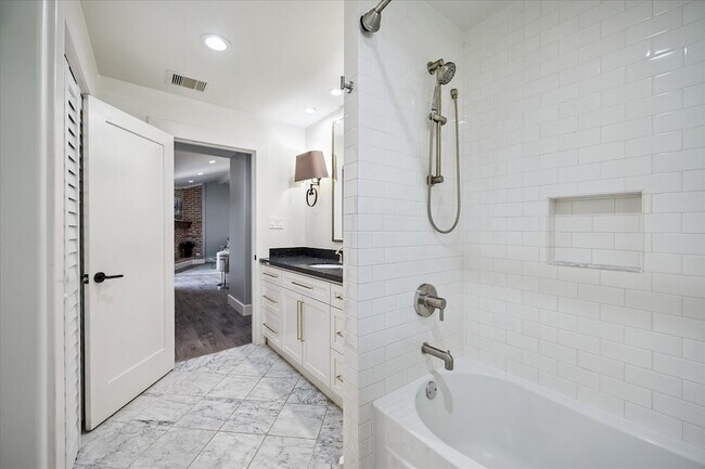 Building Photo - 4715 Braesvalley Dr