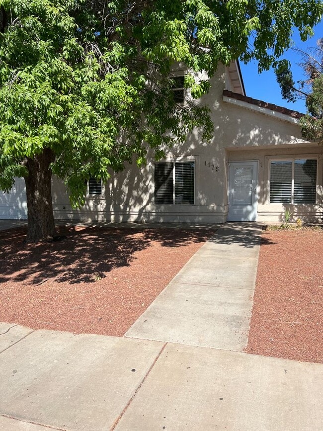 Primary Photo - Nice 3 Bedroom, 2.5 bathroom townhome in S...
