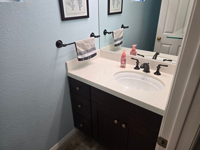 Building Photo - Nicely Updated Three Bedroom Home in Torrey Hills