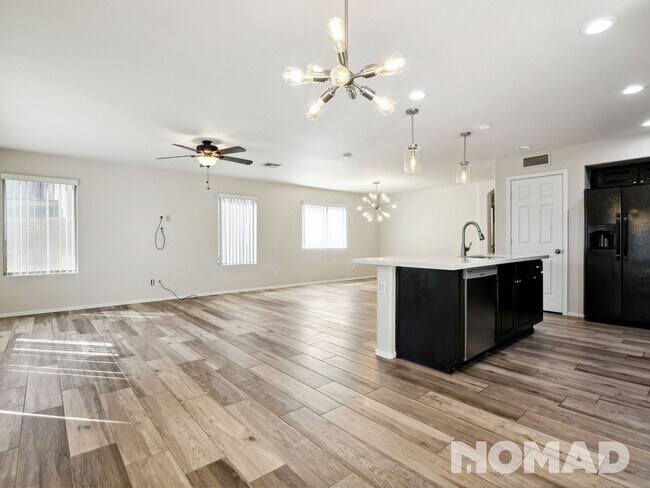 Building Photo - 4 Bedroom Single Family Home in Litchfield Park