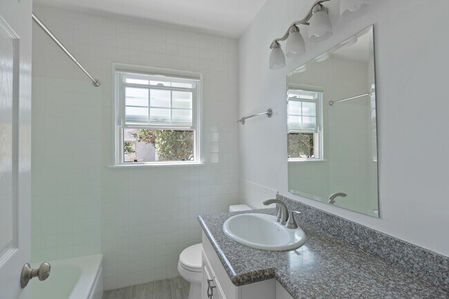 Building Photo - Beautiful 3-Bedroom Home with Pool in Tarzana!