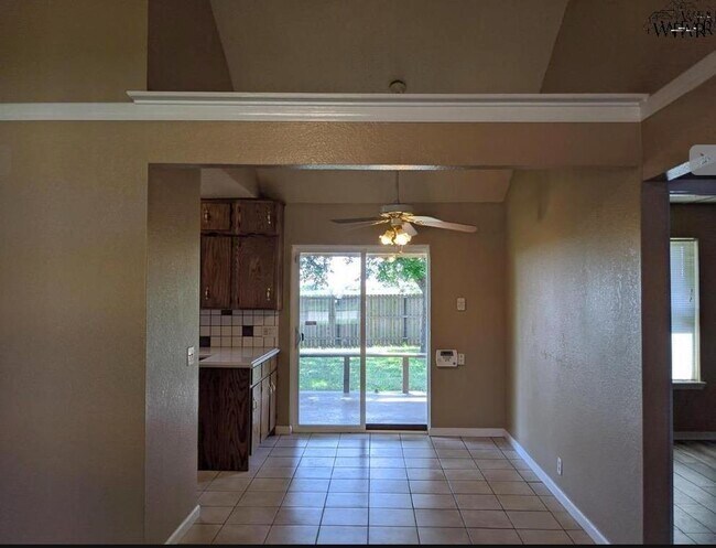 Building Photo - 1204 Lisa Ln