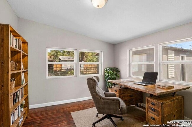 Building Photo - Well-Maintained 3-Bedroom Home – Ideal for Students & Professionals!
