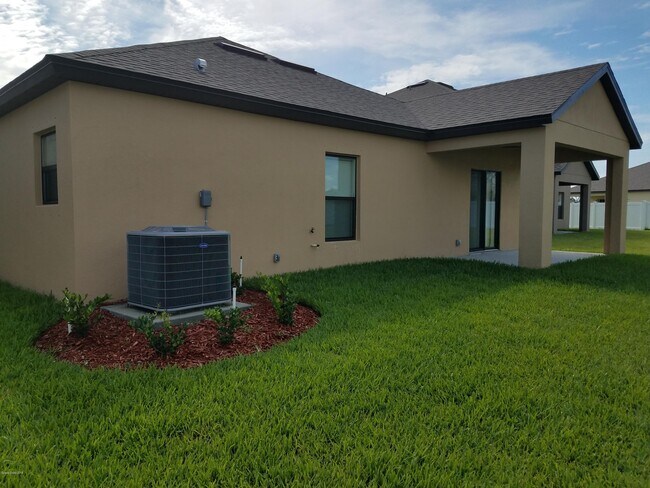 Building Photo - 1536 Fuji Dr