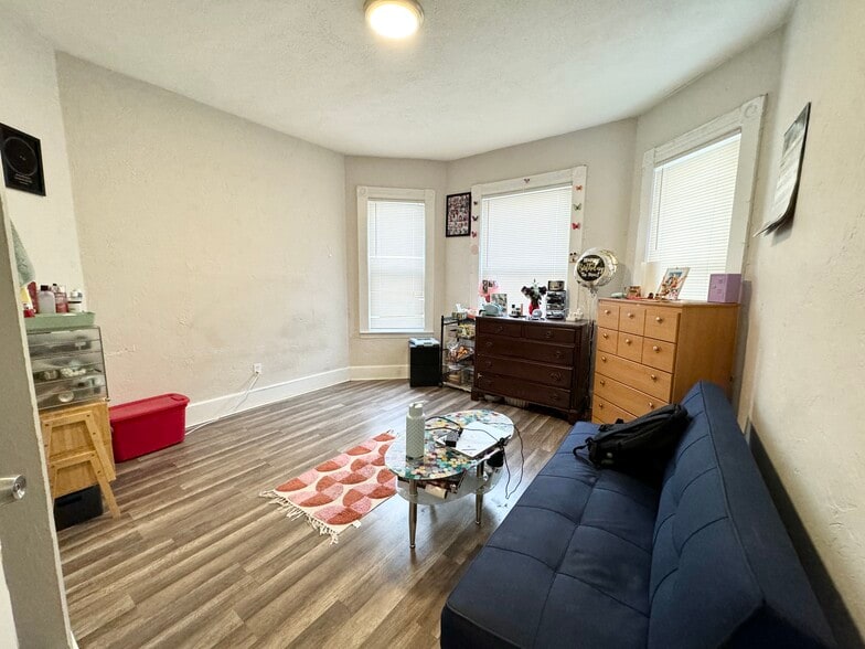 Building Photo - 44 Crescent Ave