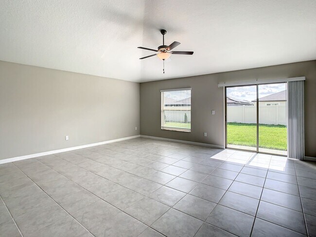 Building Photo - Beautiful 4 bedroom 2.5 bathroom Single Family House! Like new!