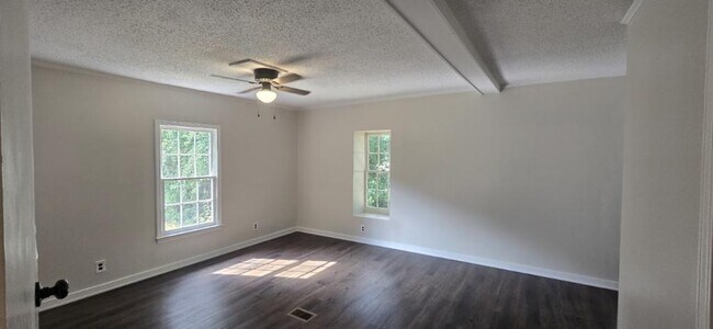 Building Photo - 2619 W Black Creek Rd