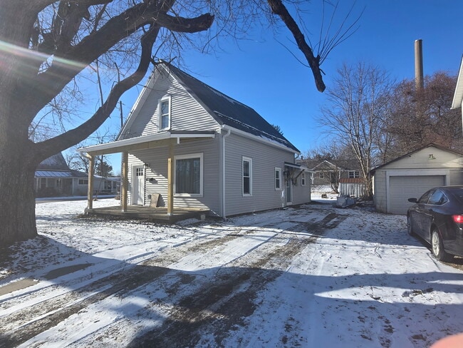 Building Photo - C-bus road house
