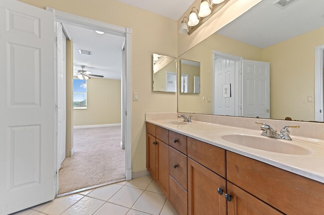 Building Photo - 9942 Shepard Pl