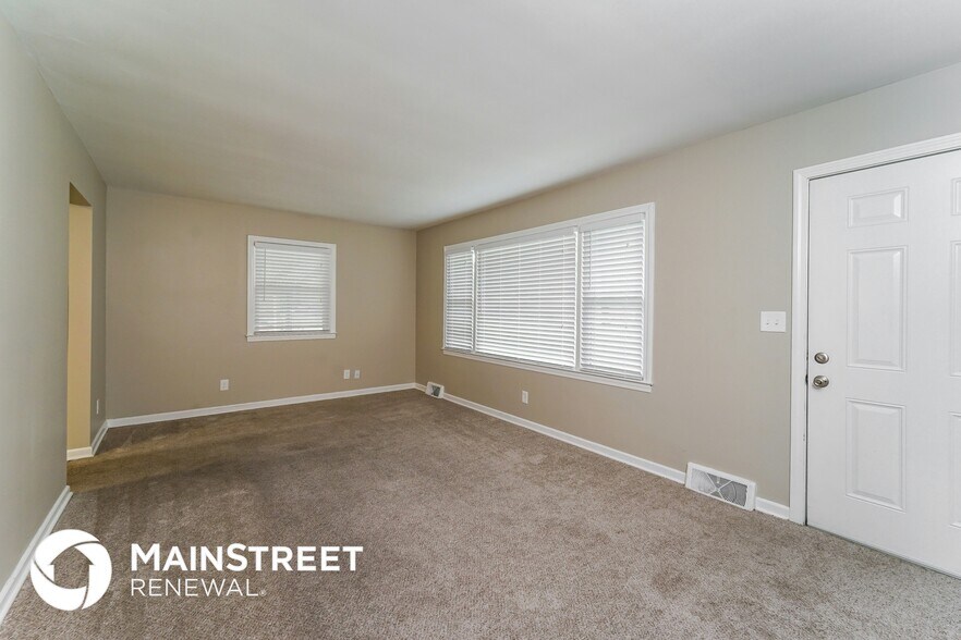 Building Photo - 9400 Aristides Dr