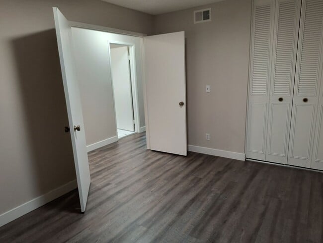 Building Photo - Newley Updated 4 bedroom, 2.5 bathroom Townhome in Citrus Heights!!!