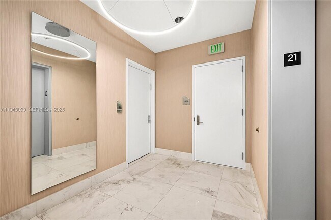 Building Photo - 17121 Collins Ave