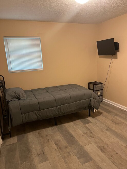 Building Photo - 1016 Flamingo Dr